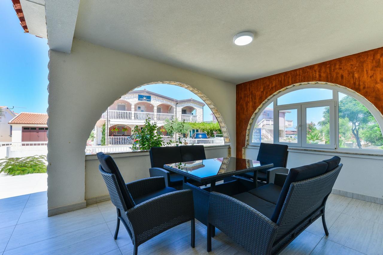 Apartments Lucica Vir Bagian luar foto