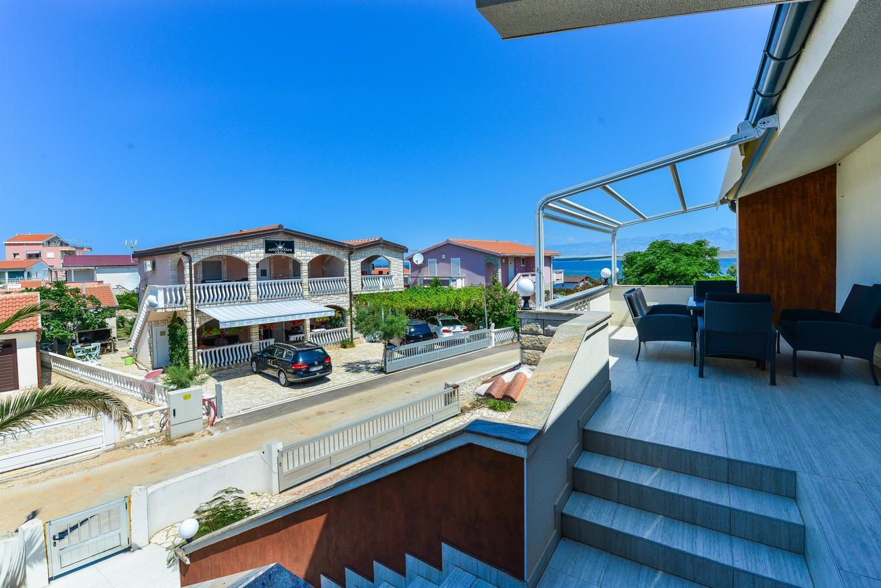 Apartments Lucica Vir Bagian luar foto