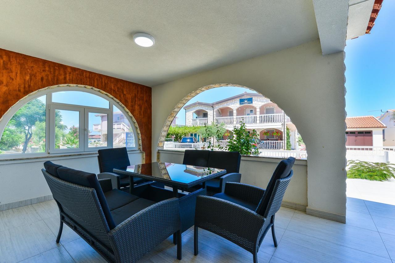 Apartments Lucica Vir Bagian luar foto