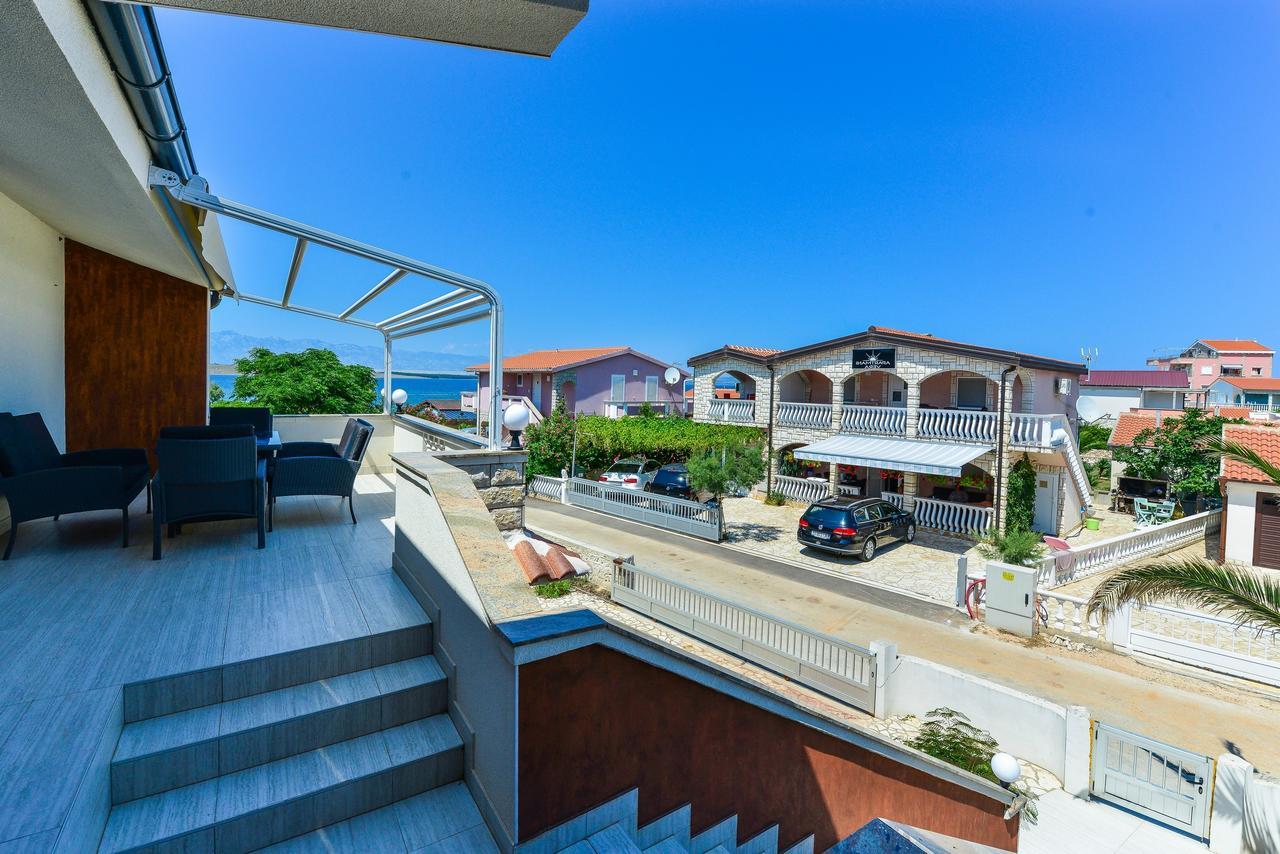 Apartments Lucica Vir Bagian luar foto